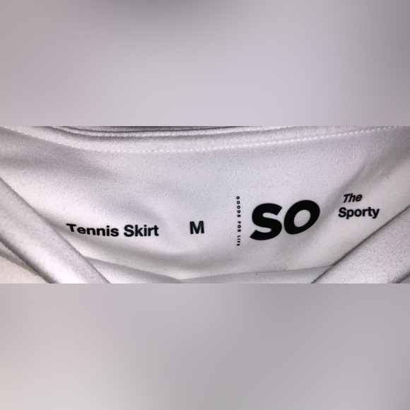 All white skort with slit Size M - Picture 2 of 4